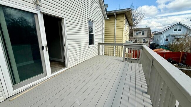 Foto del edificio - 7106 Cottage Ave