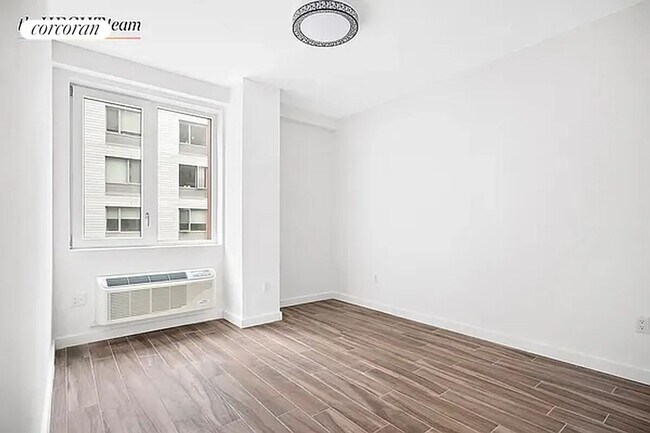 Foto del edificio - 906 E New York Ave