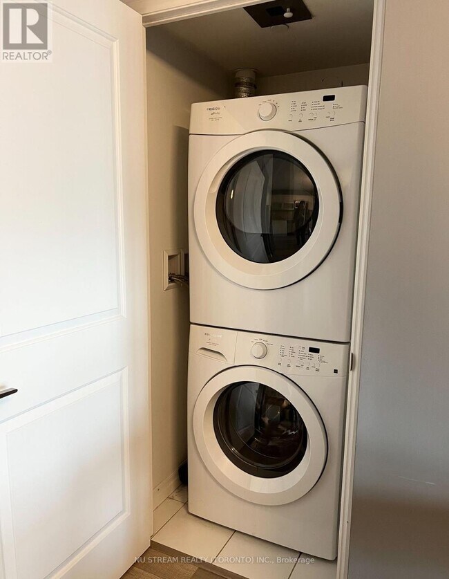 Photo du bâtiment - 275 Yorkland Rd