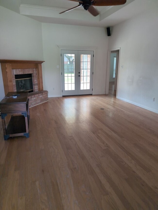 Building Photo - 7647 Rosewood Dr