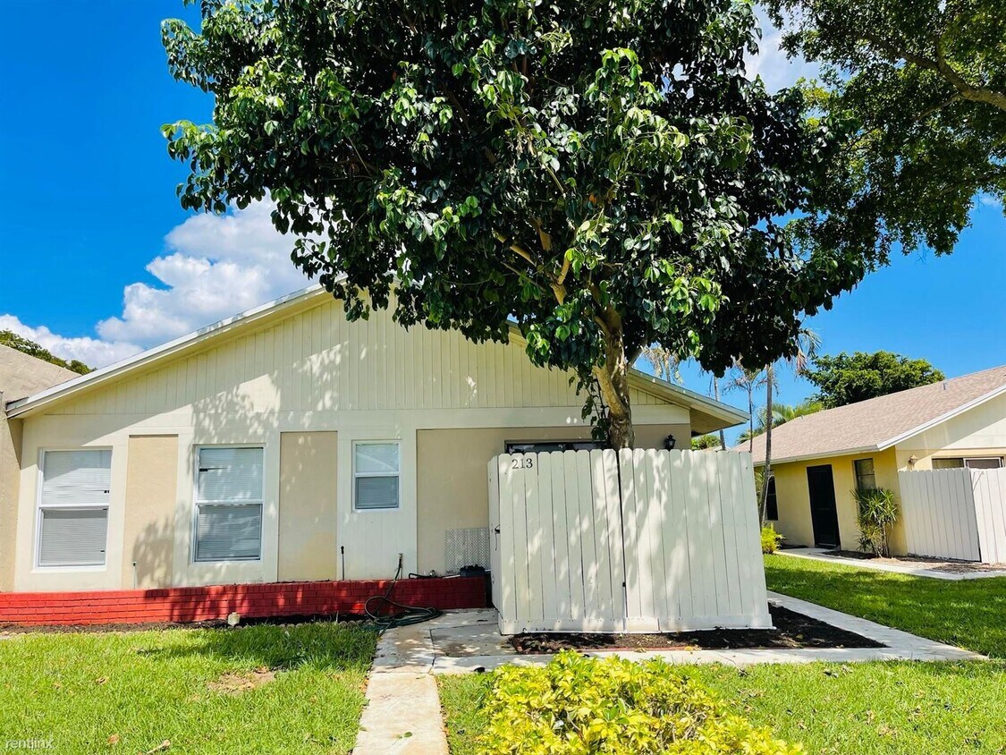 2 br, 2 bath House 213 SE 1st Cir 17B House Rental in Boynton