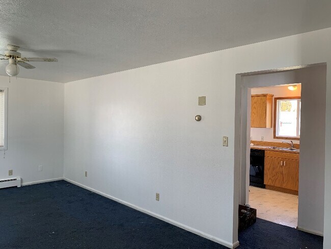 Building Photo - 413 3rd Ave W