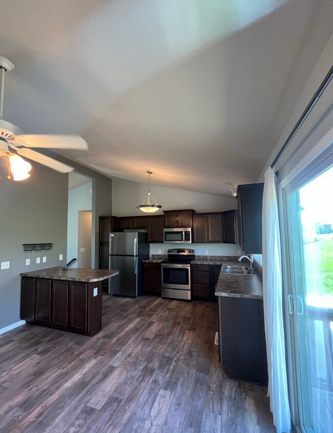 Building Photo - Modern Comfort & Convenience In Prime Loca...