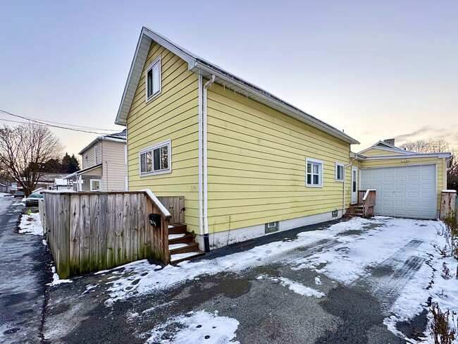 Building Photo - 715 Rear Mabel St