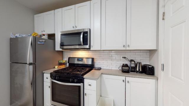 Building Photo - 3 bedroom in CHICAGO IL 60618