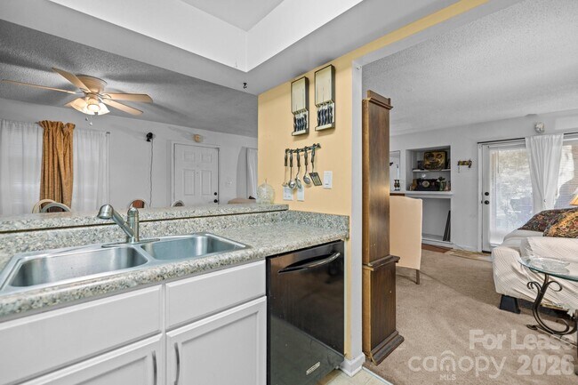 Building Photo - 1832 J Julian Ln