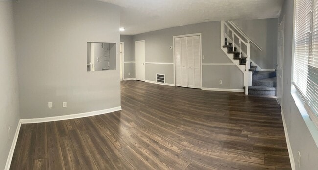 Building Photo - Newly Remodeled 2Bed/2.5Bath Townhome For Lease in Austell
