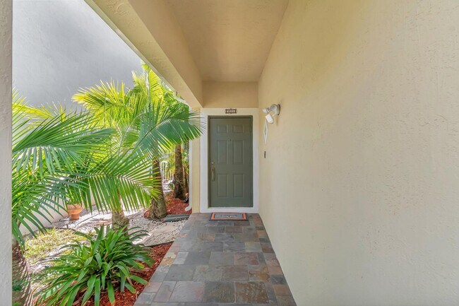 Foto del edificio - 6788 Hendry Dr