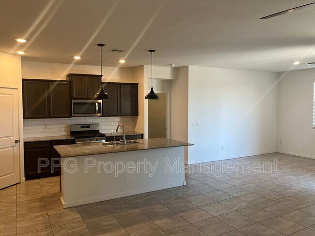 Foto del edificio - 14052 W Valentine St