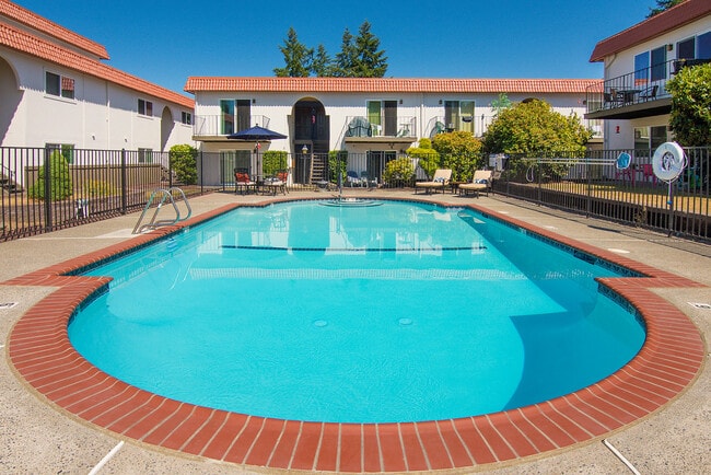 Pool - 2815 Grandview Dr W