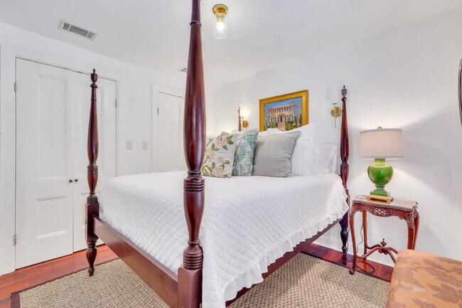 Building Photo - 9 W Gordon Ln