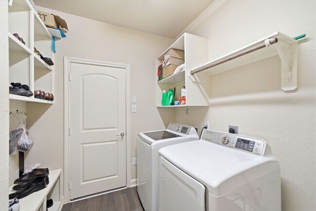 Foto del edificio - 4226 Browns Forest Dr