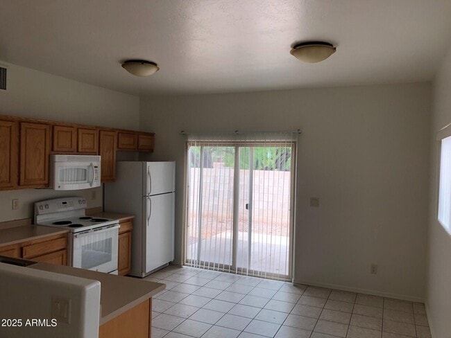 Building Photo - 2218 Las Brisas Way