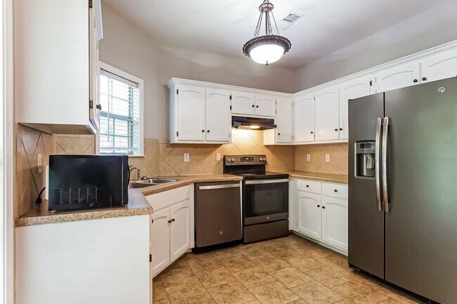 Building Photo - 436 Highland Cove Dr