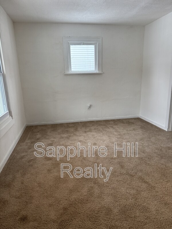 Building Photo - 10414 Nelson Ave