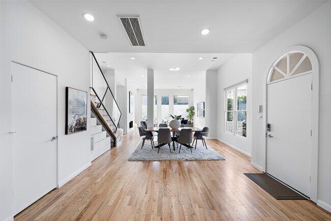 Foto del edificio - 2437 North Blvd