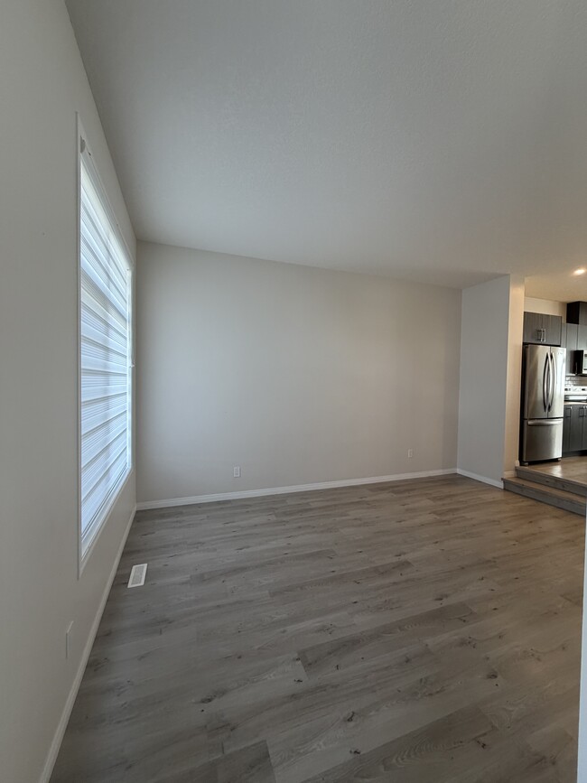 Building Photo - 636