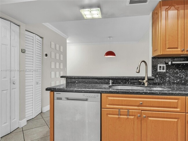 Building Photo - 9725 Fontainebleau Blvd