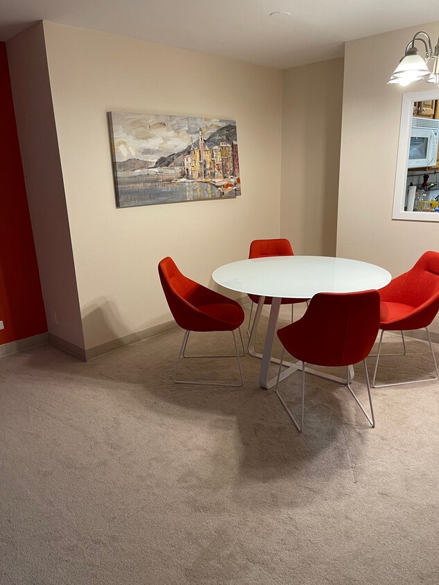Dining table - 1516 Hinman Ave