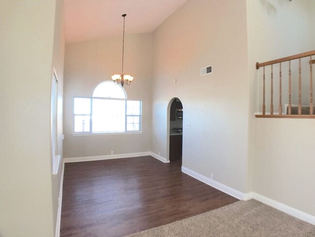 Building Photo - Stunning 4 bedroom in La Cueva area. Spacious layout. Refrigerated air! Extra Space!