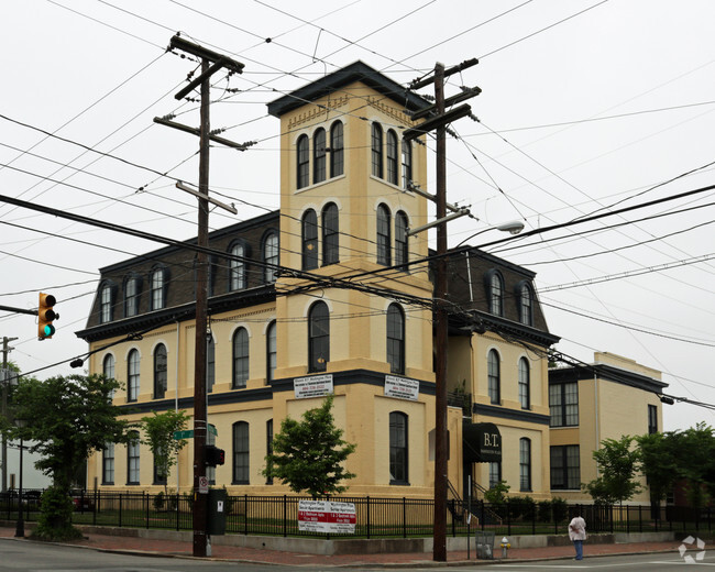 Building Photo - Washington Plaza Apartments