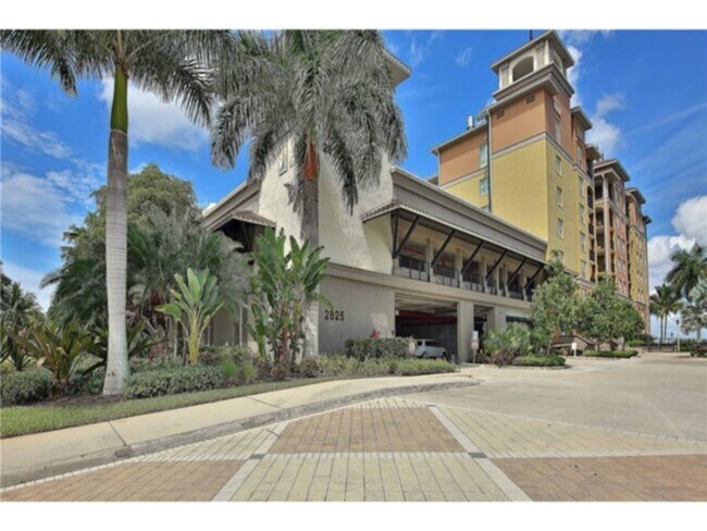 Foto del edificio - ANNUAL RENTAL - Downtown Fort Myers  Luxur...