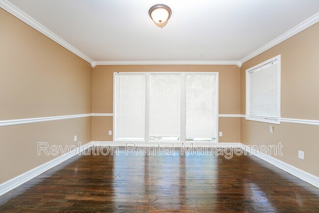 Building Photo - 1178 Oak St SW