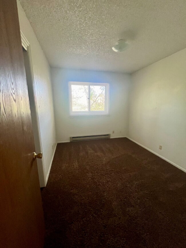 Building Photo - Upper level two bedroom, one bathroom clos...
