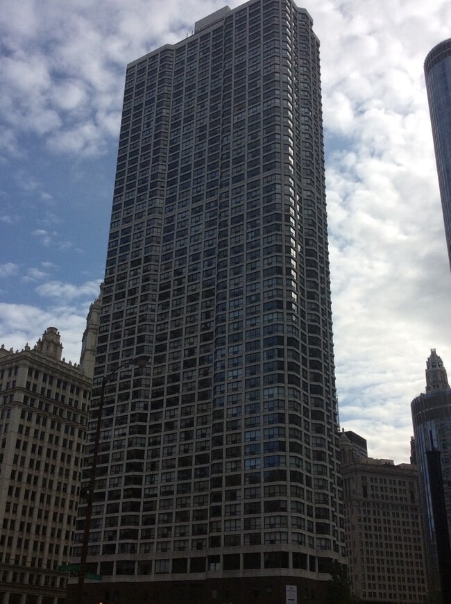 River Plaza - 405 N Wabash Ave