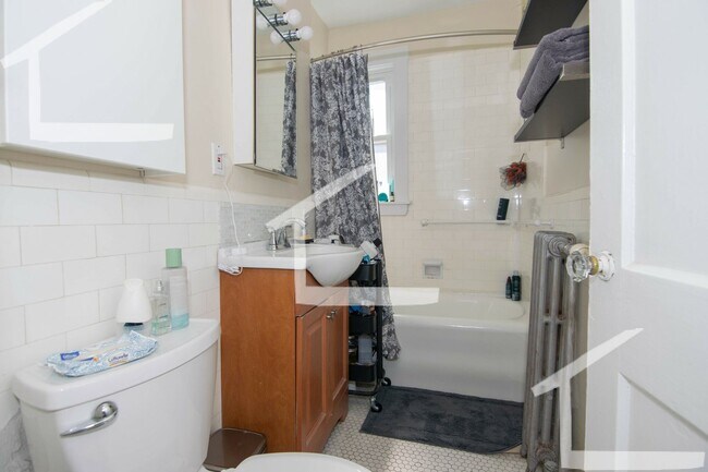 Foto del edificio - Nicely renovated 1 bed condo in Brighton