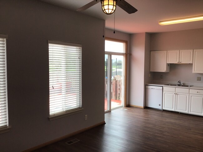 Foto del edificio - 21343 Earhart Ct