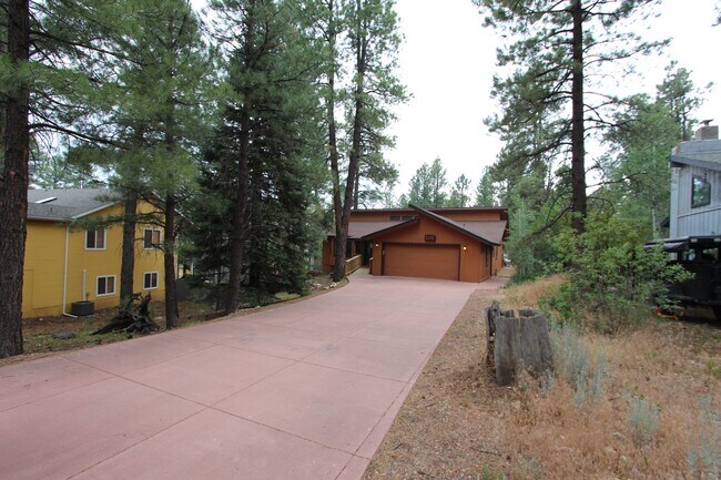 Building Photo - Partially Furnished 4-Bed Home in University Heights
