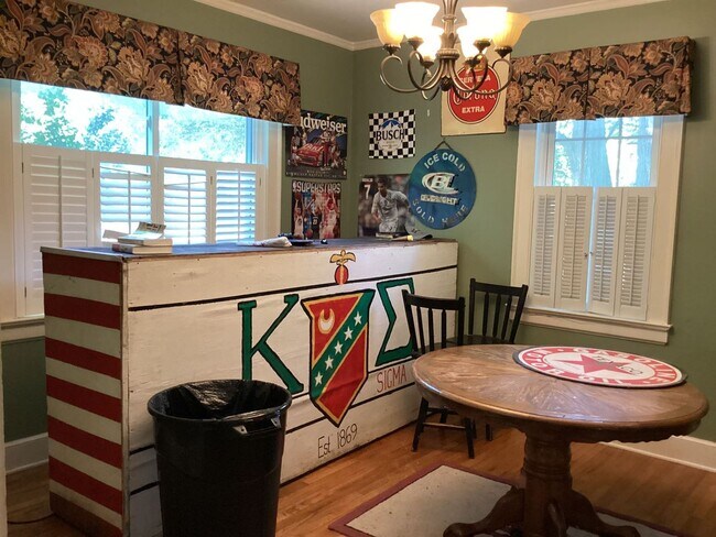 Foto del edificio - 2615 Cooper Ave