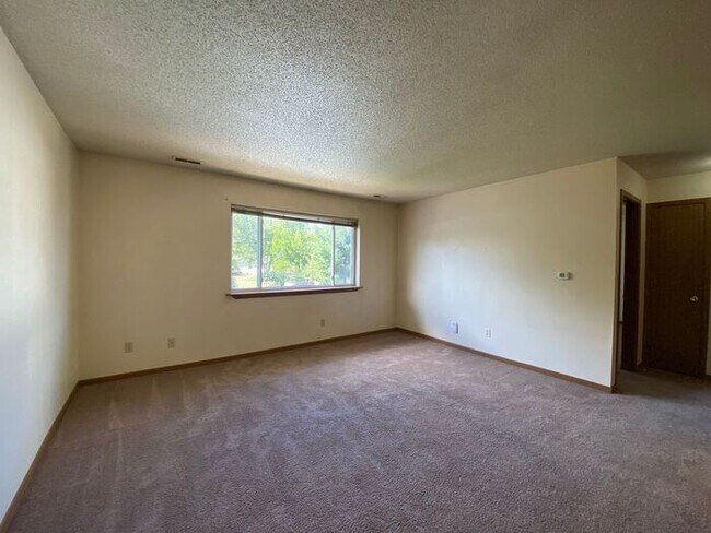 Foto del edificio - $995 | 2 Bedroom, 1 Bathroom Apartment | Pet Friendly* | Available for August 1st, 2026 Move In!