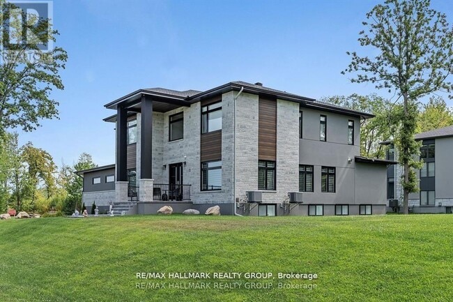 Photo du bâtiment - 595 Shoreway Dr