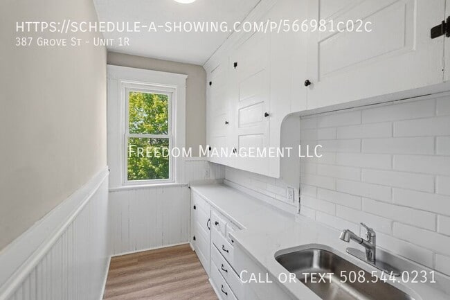 Building Photo - 387 Grove St