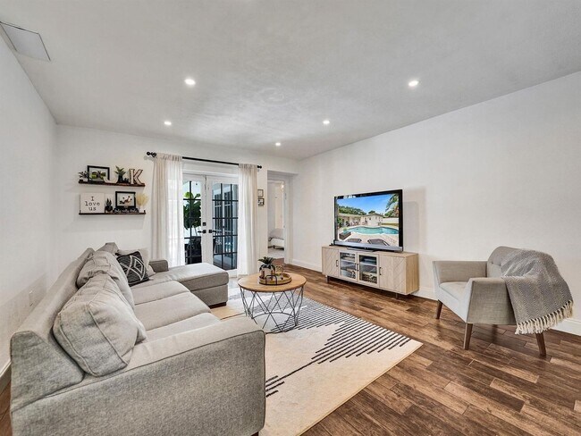 Foto del edificio - 4960 SW 89th Ave