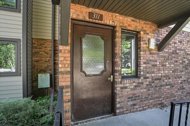 Building Photo - 311 Forest St