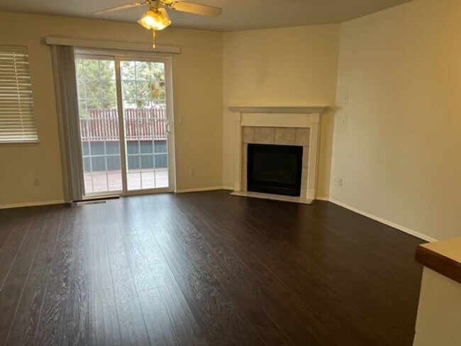 Building Photo - sa808