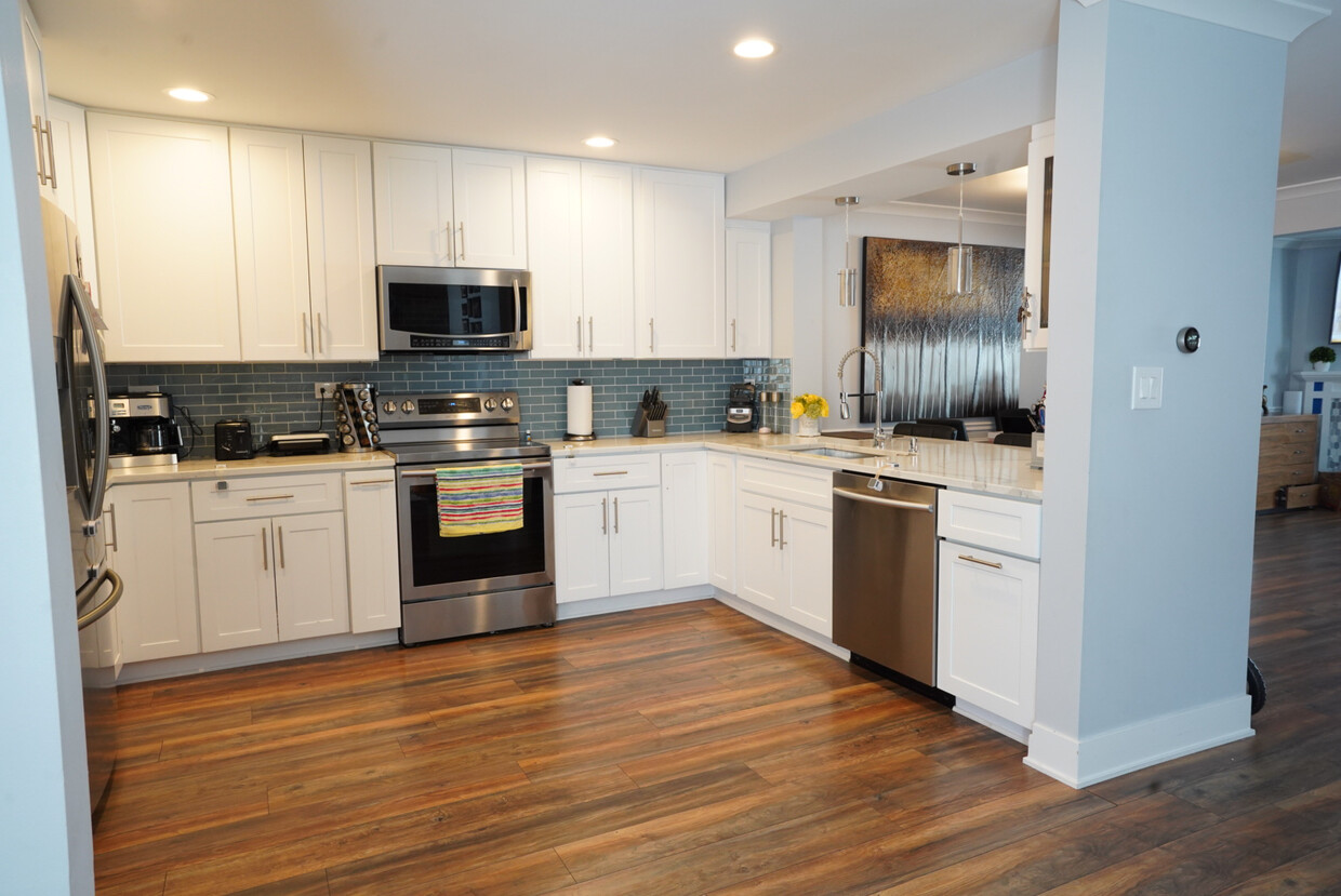 Kitchen - 210 W Wimbolton Dr