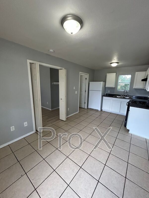 Photo - 1414 S Powell St Apartment