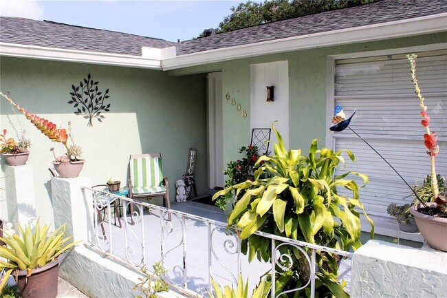 Building Photo - 6808 Fountain Ave