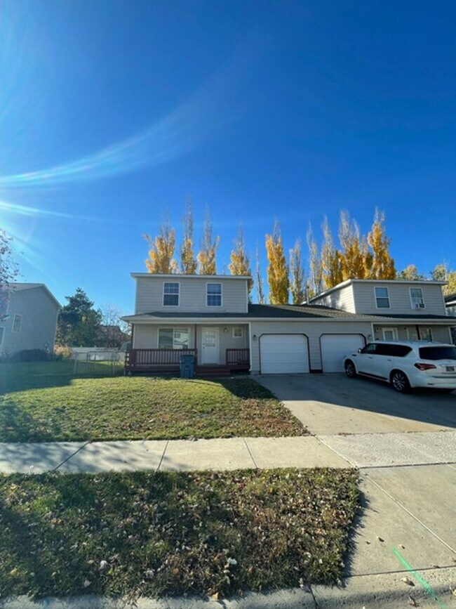 Foto del edificio - 3 Bedroom 2 Bathroom Centrally Located Tow...