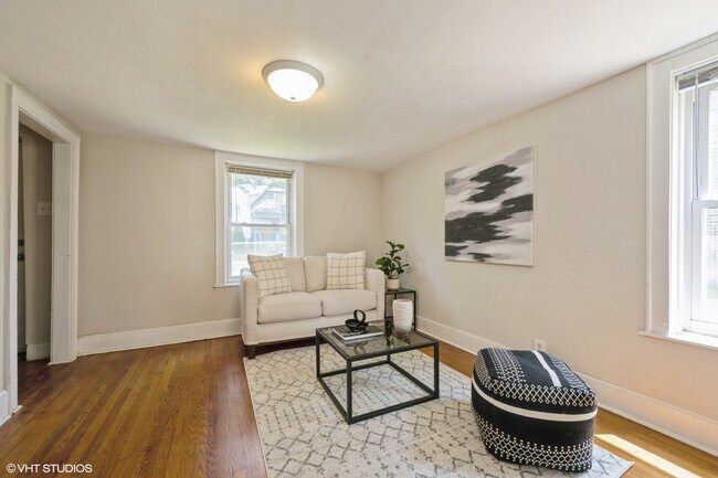 Foto del edificio - 3010 N Albany Ave