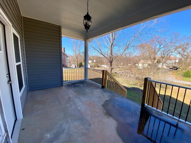 Foto del edificio - 3 bed/ 2 bath house in Seneca