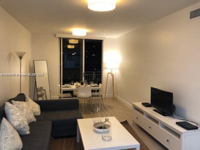 Foto del edificio - 185 SE 14th St