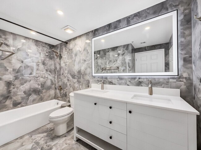 Foto del edificio - Completely remodeled first-floor condo in one of North Naples