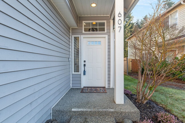 Building Photo - 607 125th Ave NE