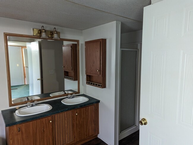 Building Photo - 19 Ransdell Ln