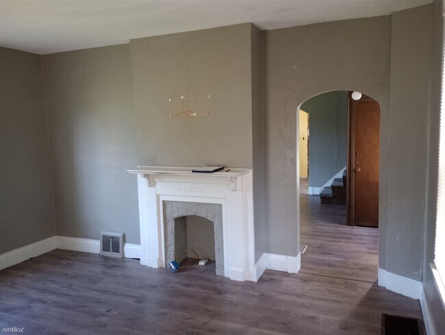 Foto del edificio - 3 br, 1 bath House - 423 Burton Avenue